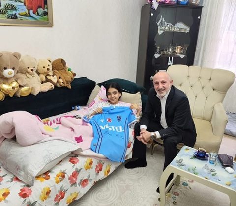 ÖZTUNÇ’TAN YARALI ÖĞRENCİYE MORAL ZİYARETİ