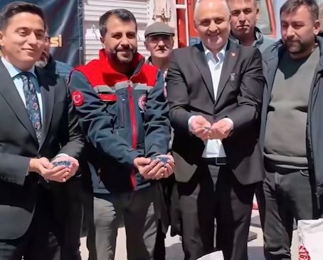ANDIRIN’DA ÇİFTÇİYE DESTEK: YAĞLIK AYÇİÇEĞİ TOHUMU DAĞITILDI