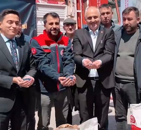 ANDIRIN’DA ÇİFTÇİYE DESTEK: YAĞLIK AYÇİÇEĞİ TOHUMU DAĞITILDI