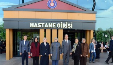 AK Parti Kadın Kolları Heyetinden Yaralı Öğrencilere Moral Ziyareti