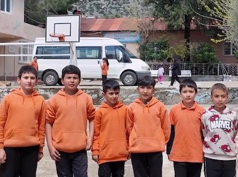 Başkan Gökşen’den Çocuklara Futbol Kalesi Sürprizİ