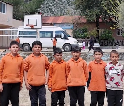 Başkan Gökşen’den Çocuklara Futbol Kalesi Sürprizİ