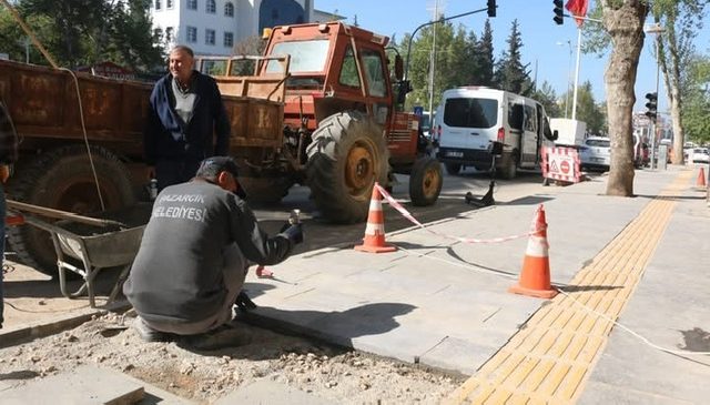Kartalkaya Bulvarı’nda Kaldırım Çalışmaları Sürüyor
