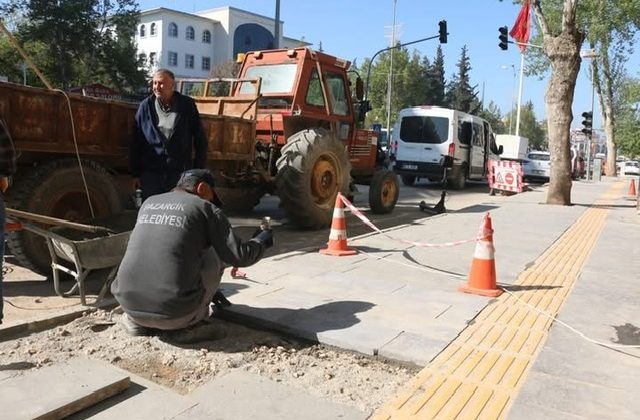 Kartalkaya Bulvarı’nda Kaldırım Çalışmaları Sürüyor