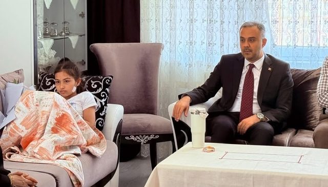 Başkan Toptaş’tan Yaralı Öğrencilere Ziyaret, Hayatını Kaybedenlerin Ailelerine Taziye