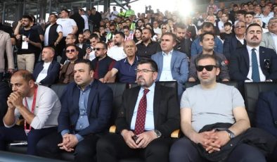 Fatih Yıldız’dan İstiklalspor’a Tribünden Destek Mesajı