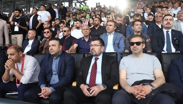 Fatih Yıldız’dan İstiklalspor’a Tribünden Destek Mesajı