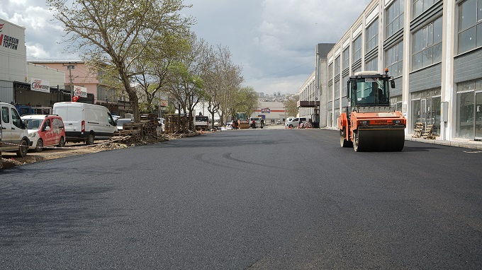 Büyükşehir, Toptancılar Sitesinde Asfalt Çalışmasını Sürdürüyor