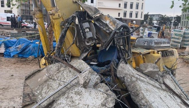 Kahramanmaraş’ta yıkım sırasında operatör enkaz altında kaldı