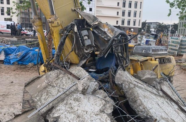 Kahramanmaraş’ta yıkım sırasında operatör enkaz altında kaldı