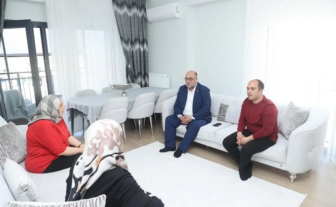 Başkan Akpınar’dan Aileye Hayırlı Olsun Ziyareti