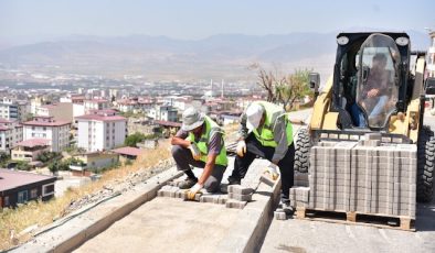 BALLICA MAHALLESİ’NDE KİLİT PARKE KALDIRIM VE MERDİVEN ÇALIŞMALARI TAMAMLANDI