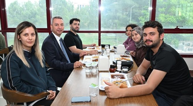 KSÜ Rektörü Prof. Dr. İbrahim Taner Okumuş Öğrencilerle Yemekte Buluştu