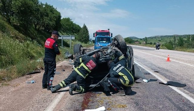 Kahramanmaraş yolunda otomobil takla attı: biri çocuk 2 yaralı