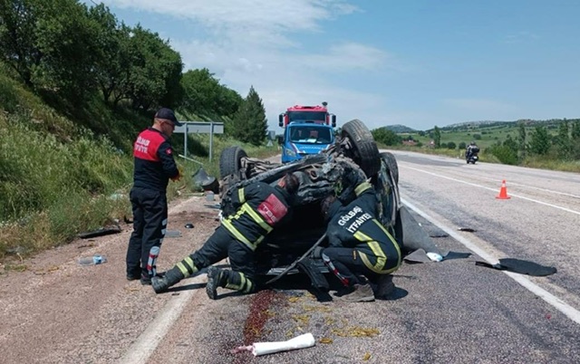 Kahramanmaraş yolunda otomobil takla attı: biri çocuk 2 yaralı