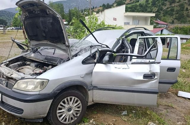 Kahramanmaraş’ta Otomobil Elektrik Direğine Çarptı: 1 Yaralı
