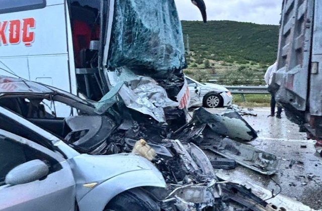 Otoyolda zincirleme kaza: 10 yaralı