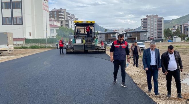 ELBİSTAN’DA ASFALT SEFERBERLİĞİ DEVAM EDİYOR
