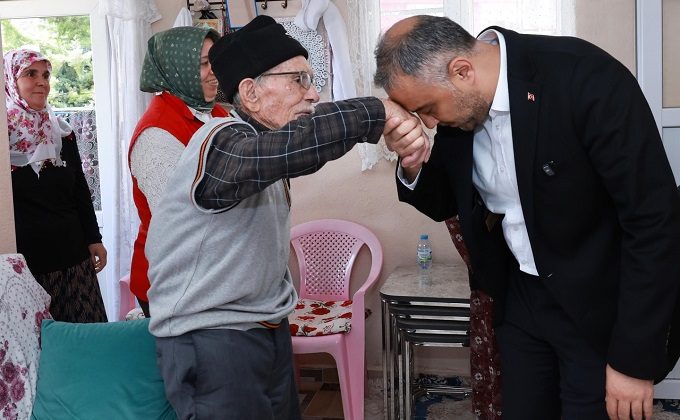 Başkan Toptaş, Kırsal Mahallelerde Vatandaşlarla Buluştu