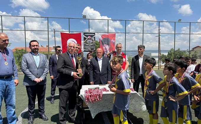 ADNAN GÖKTÜRK YEŞİL ANISINA FUTBOL TURNUVASI DÜZENLENDİ