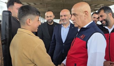 TBMM Tarım ve Köyişleri Komisyon Başkanı Vahit Kirişci Canlı Hayvan Borsası’nı ziyaret etti