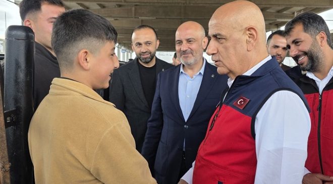 TBMM Tarım ve Köyişleri Komisyon Başkanı Vahit Kirişci Canlı Hayvan Borsası’nı ziyaret etti