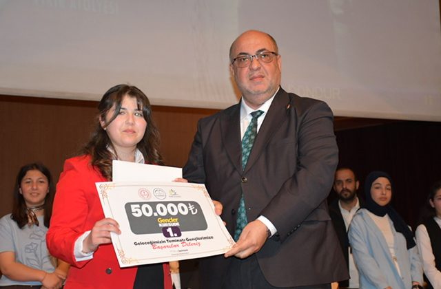 GENÇLER KÜRSÜDE PROJESİ İL FİNALİ YOĞUN KATILIMLA GERÇEKLEŞTİRİLDİ