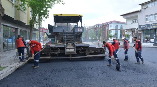 Büyükşehir, Göksun’da Atatürk ve Yunus Emre Caddelerinde Asfalt Serimine Başladı