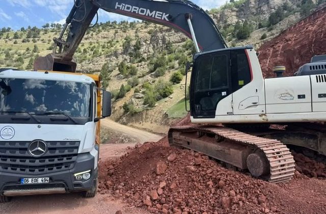 Dulkadiroğlu’nda Yol Çalışmaları Sürüyor