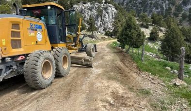 DULKADİROĞLU BELEDİYESİ;”KARAMANLI MAHALLEMİZDE YOL TEMİZLEME VE DÜZENLEME ÇALIŞMALARI DEVAM EDİYOR”