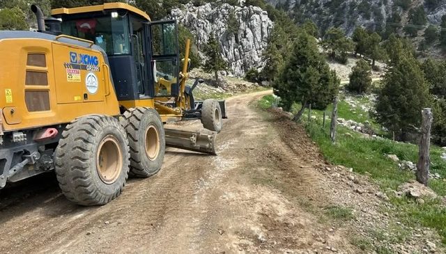 DULKADİROĞLU BELEDİYESİ;”KARAMANLI MAHALLEMİZDE YOL TEMİZLEME VE DÜZENLEME ÇALIŞMALARI DEVAM EDİYOR”