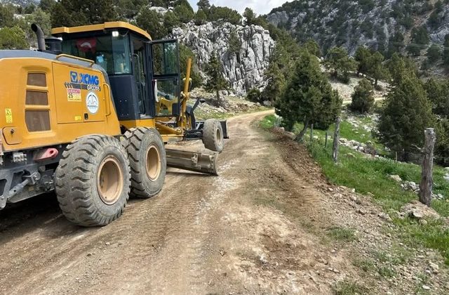 DULKADİROĞLU BELEDİYESİ;”KARAMANLI MAHALLEMİZDE YOL TEMİZLEME VE DÜZENLEME ÇALIŞMALARI DEVAM EDİYOR”