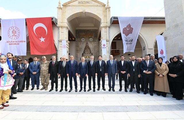Tarihi Ulu Camii, Cumhurbaşkanı Erdoğan’ın Canlı Bağlantıyla Katıldığı Törenle İbadete Açıldı