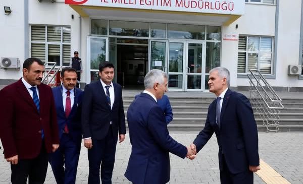 Vali Ünlüer’den İl Millî Eğitim Müdürü Akpınar’a Hayırlı Olsun Ziyareti