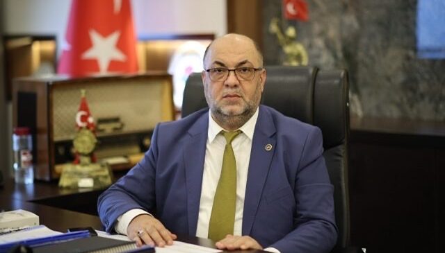 BAŞKAN MEHMET AKPINAR’DAN DÜŞÜNDÜREN MAKALE: “GECENİN DÖRDÜNDE UYANIK KALABİLMEK…”