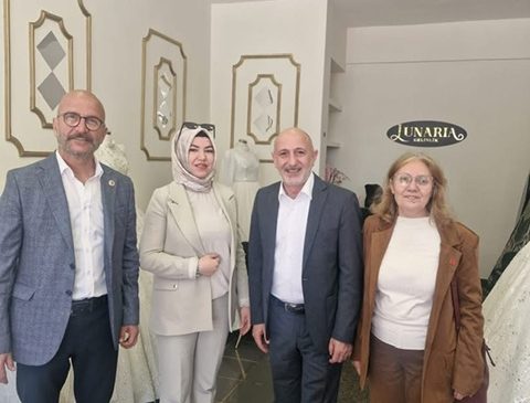 ALİ ÖZTUNÇ KAHRAMANMARAŞ’TA ESNAFI ZİYARET ETTİ: “ESNAFIMIZ ZOR GÜNLERDEN GEÇİYOR”