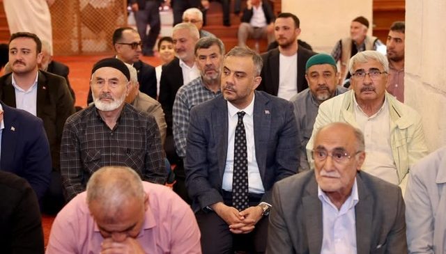 Başkan Toptaş Anneler Günü Programına Katıldı
