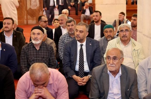 Başkan Toptaş Anneler Günü Programına Katıldı