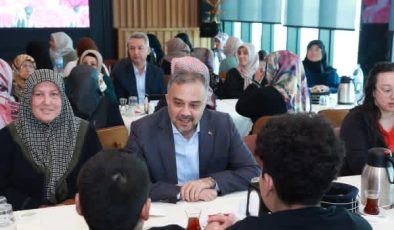 Başkan Toptaş’tan Şehit Annelerinin anneler gününü kutladı
