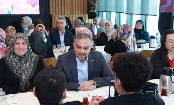 Başkan Toptaş’tan Şehit Annelerinin anneler gününü kutladı