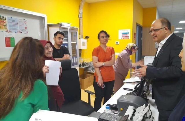 Ebeler, Anneler ve Hemşireler Haftası’nda Sağlık Çalışanlarına Ziyaret