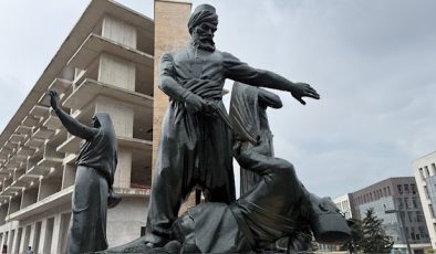 Kıbrıs Meydanı’ndaki Anıt Yeniden Ait Olduğu Yerde