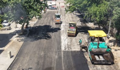Büyükşehir, Cahit Zarifoğlu Caddesi’nde Asfalt Serimine Başladı