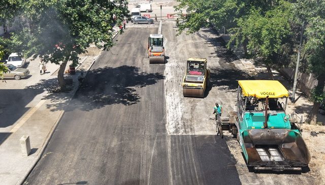 Büyükşehir, Cahit Zarifoğlu Caddesi’nde Asfalt Serimine Başladı
