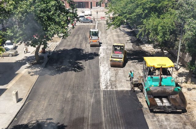 Büyükşehir, Cahit Zarifoğlu Caddesi’nde Asfalt Serimine Başladı