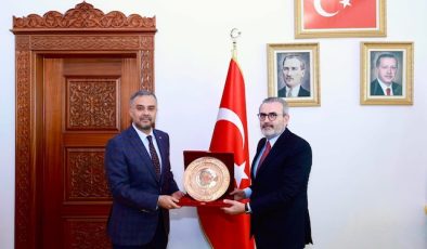 Mahir Ünal’dan Onikişubat Belediyesi’ne Ziyaret