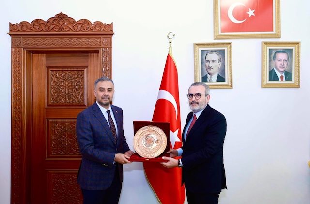 Mahir Ünal’dan Onikişubat Belediyesi’ne Ziyaret