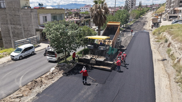 Büyükşehir, Doğukent Yolunda Asfalt Mesaisini Sürdürüyor