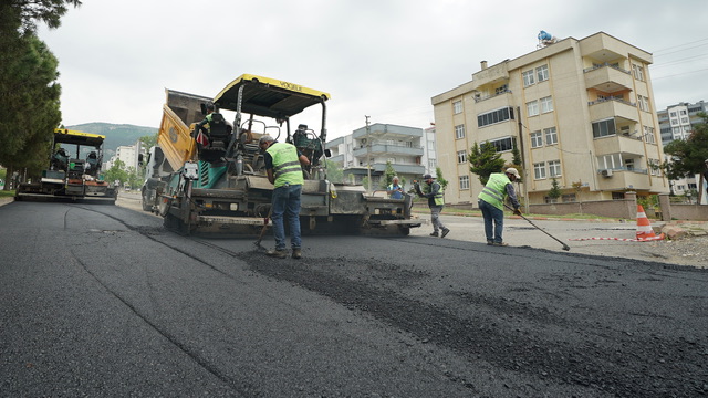 Büyükşehir, Ahır Dağı Caddesi’nde Asfalt Serimine Başladı