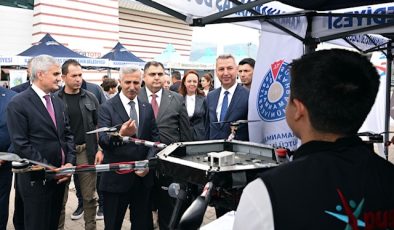 KSÜ Rektörü Okumuş, Robotik Festivalinde Dereceye Giren Öğrencilere Plaket Takdim Etti